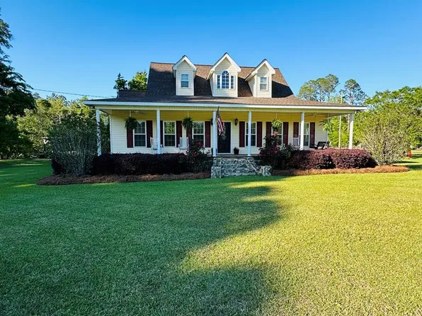 631 Locust Ln, Nicholls, GA 31554