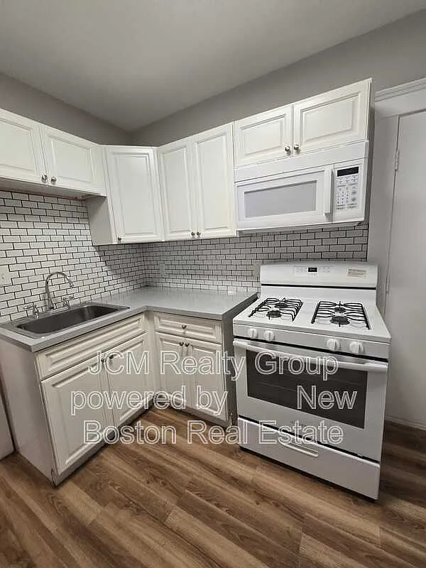2 bed, 1.0 bath, 1000 sqft, $2,250 — Photo 2