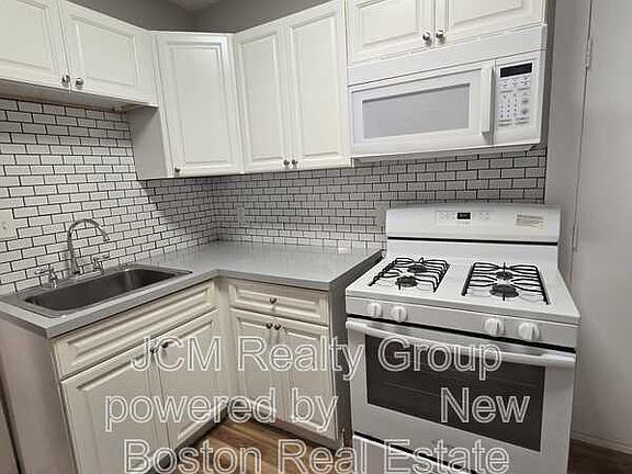 2nd image of 26 Harwood St