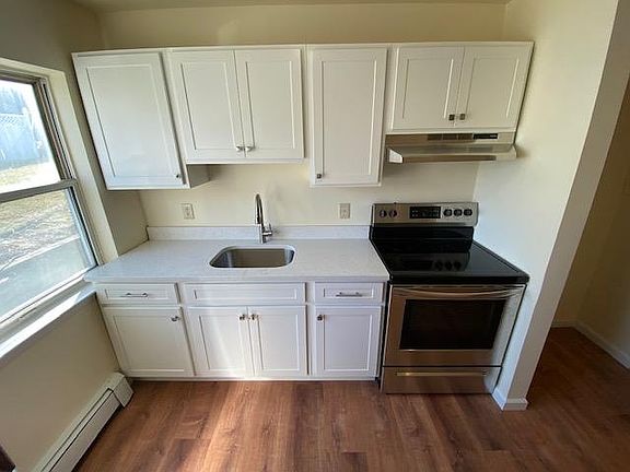 2nd image of 7 Fawcett St #3