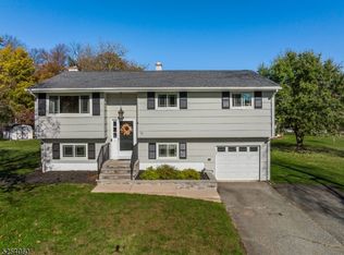 38 Grandin Dr, Flemington, NJ 08822