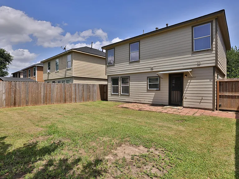 15422 Ferness Ln — Photo 32