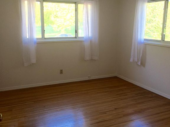 5th image of 1710 Princeton Dr NE