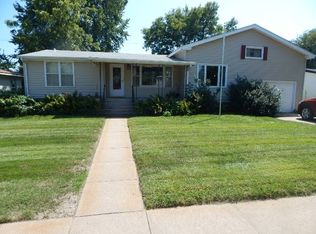 814 E 2nd St, Hastings, NE 68901