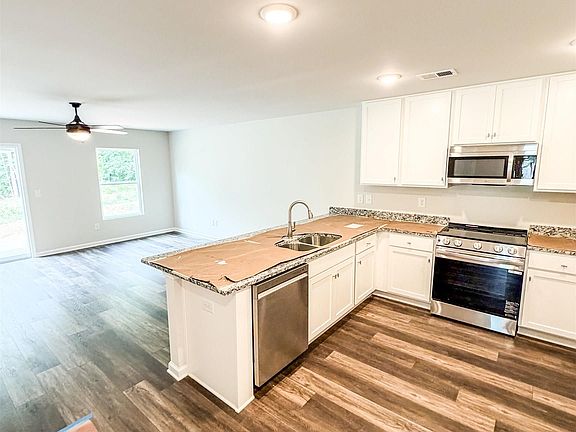 3rd image of 102 Heatherwood Dr