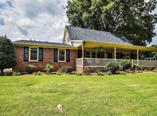 140 Bon Aire Rd, Elkin, NC 28621