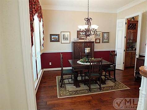 5th image of 2821 Regents Park Ln