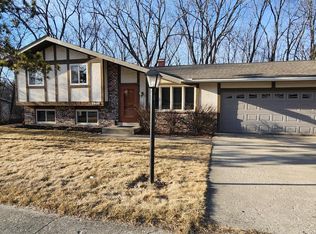 2830 Lincolnshire Ct, Waukesha, WI 53188