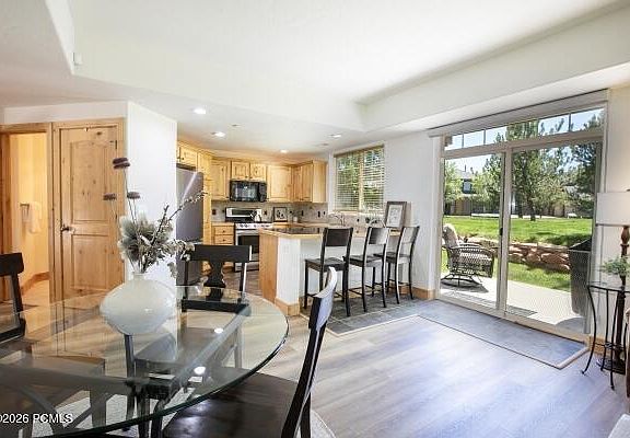 5th image of 6144 N Fox Pointe Cir #B1