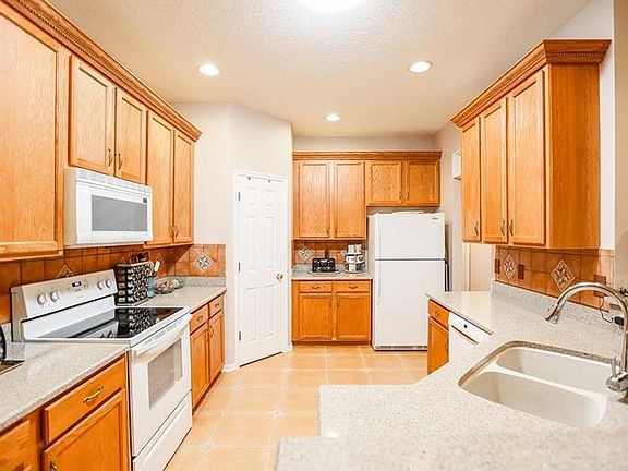 3rd image of 11124 Bridgecreek Dr