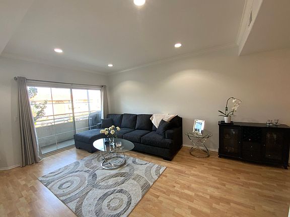 2nd image of 4455 Hazeltine Ave APT 101