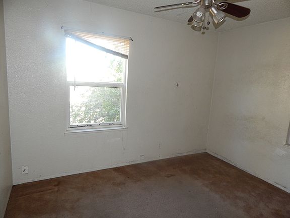 5th image of 1627 E Worth St