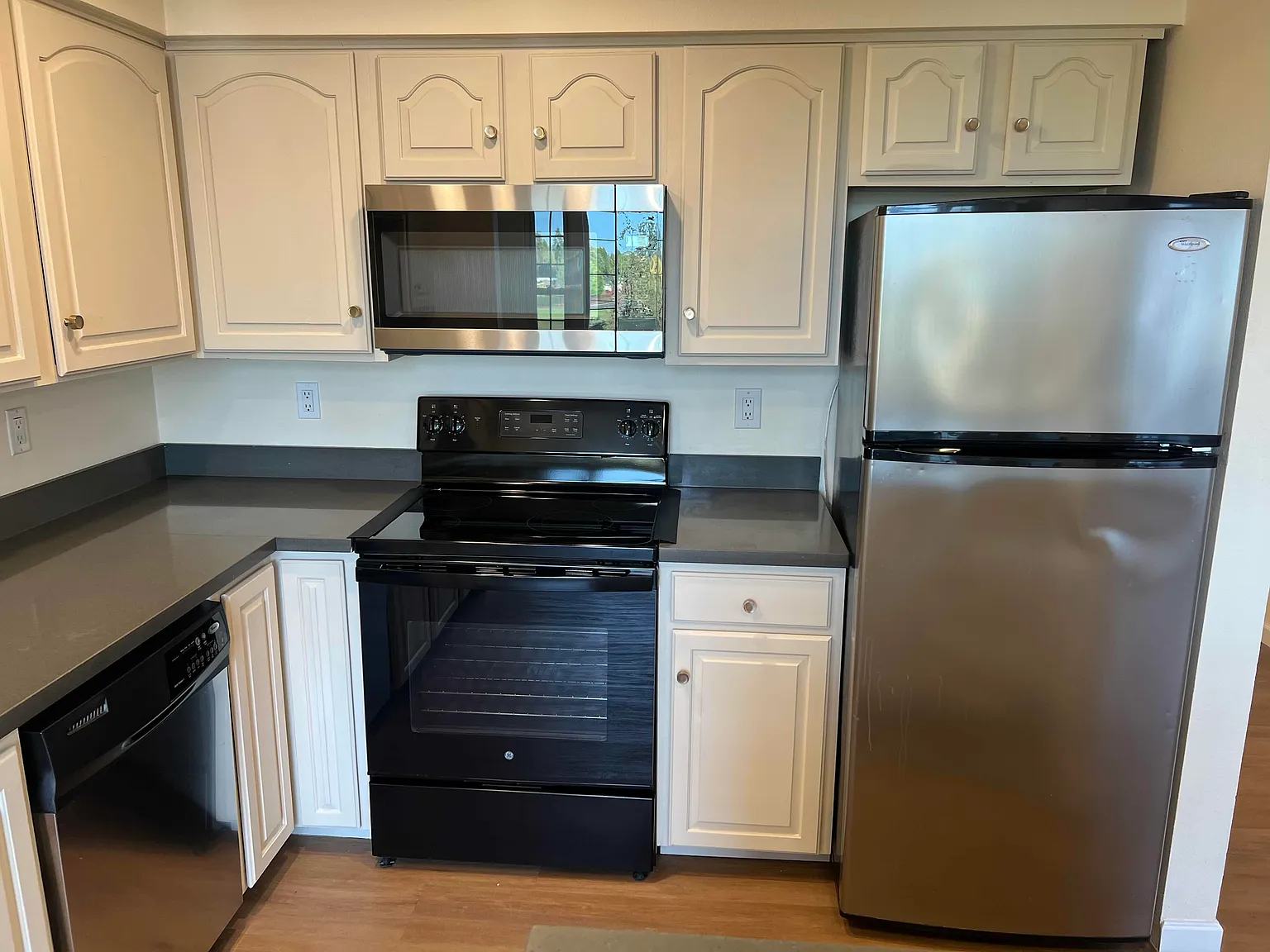 2 bed, 1108 sqft, $2,600 — Photo 3
