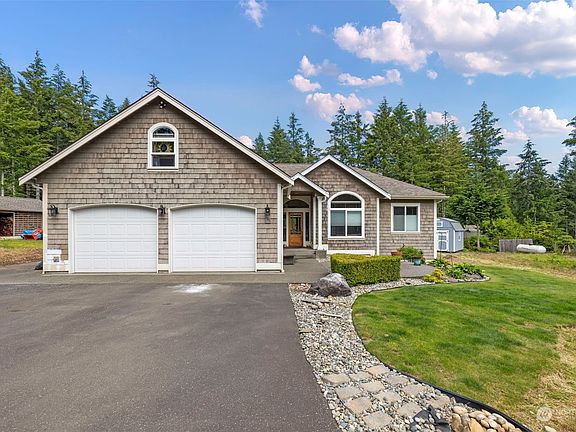3rd image of 131 E Skyview Court