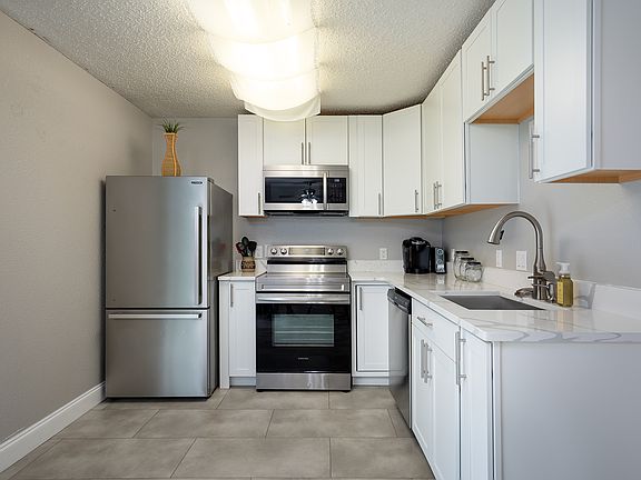 5th image of 109 W Hillcrest St #2
