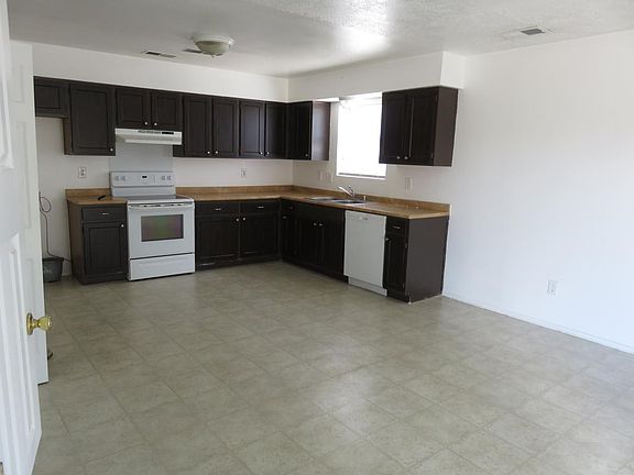 4th image of 675 Littler Dr NE
