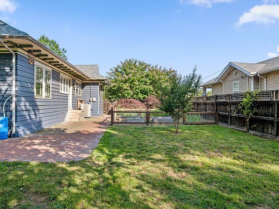 5th image of 252 Glenwood Dr