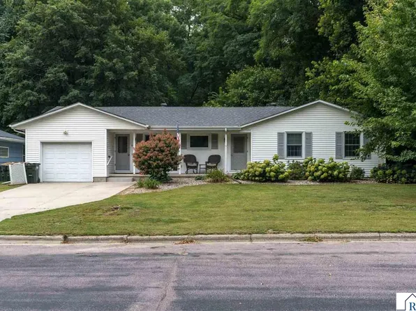 828 Lower Johnson Cir, Saint Peter, MN 56082