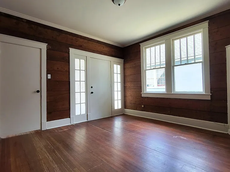 342 E State St — Photo 14
