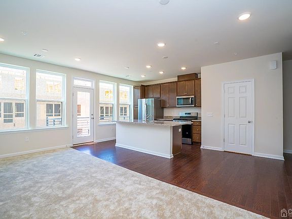 3rd image of 218 Peyton Pl