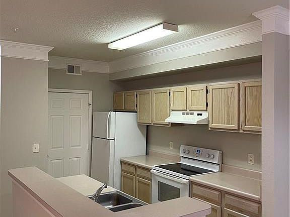 5th image of 11500 Villa Grand #306