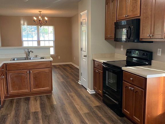 4th image of 103 Liverpool Dr
