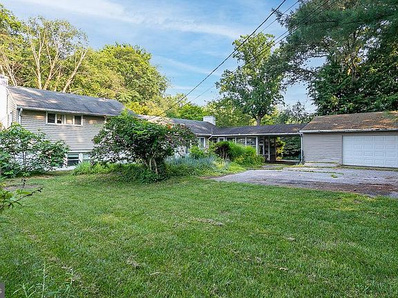 3rd image of 20 Romar Dr
