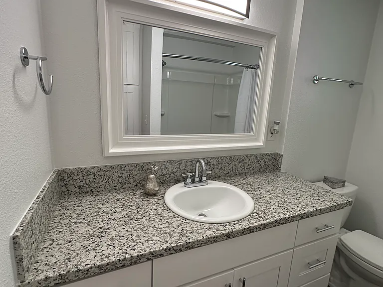 808 NE Garrison St — Photo 13