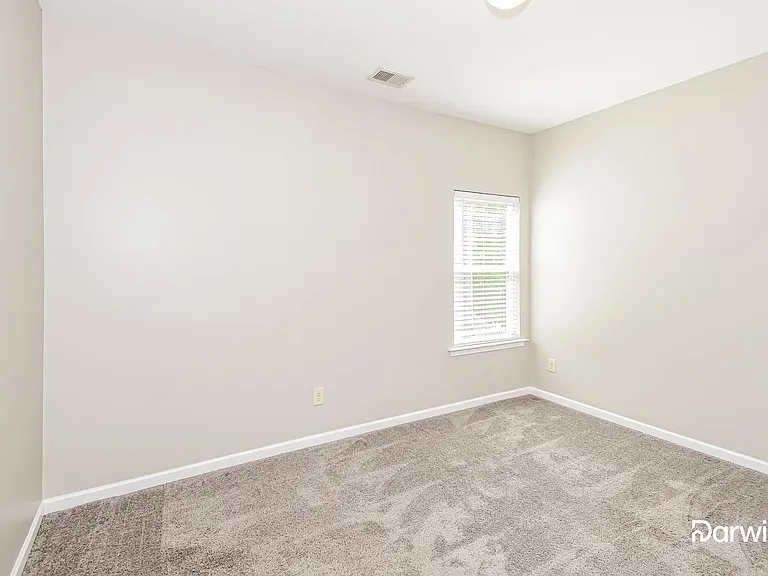 109 Cessna Dr — Photo 10