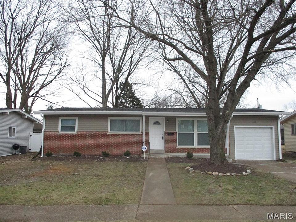 1st image of 420 Versailles Dr