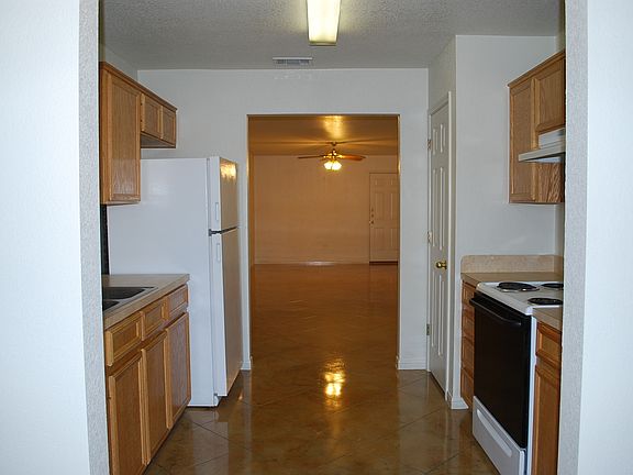 4th image of 913 Maplewood St