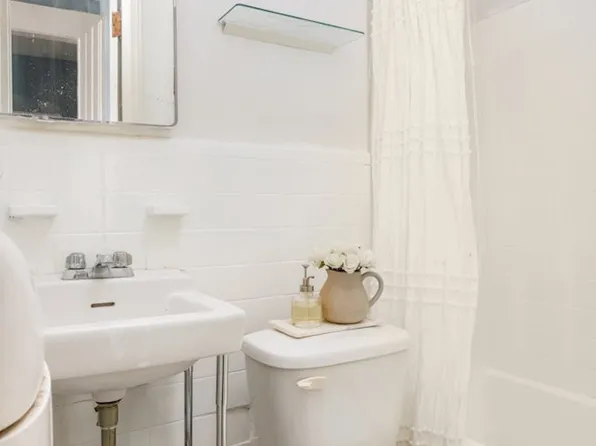 292 Riverside Drive image 8 of 10