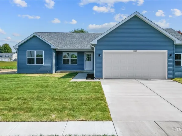 715 Apple Valley Rd, Harvard, IL 60033