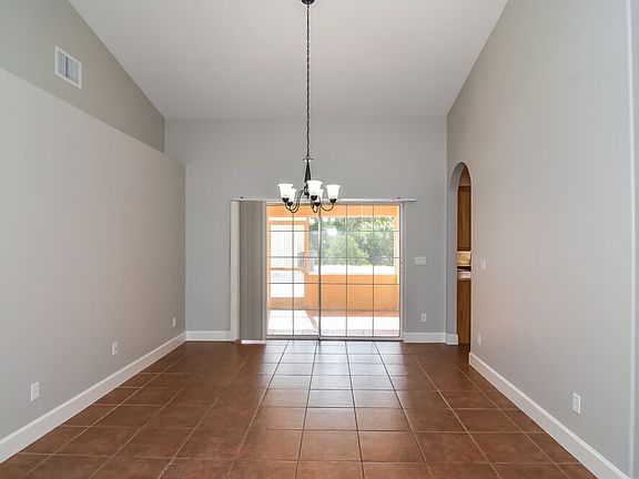 4th image of 610 Williams Ave