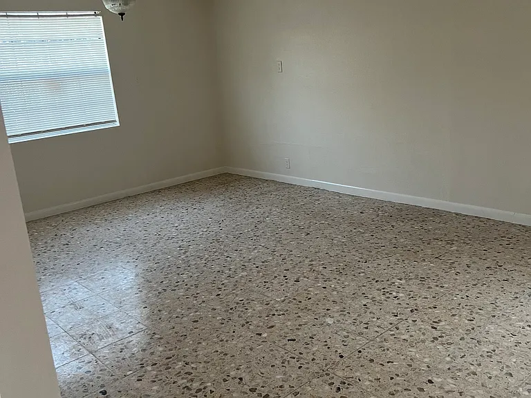 4712 Diana Dr — Photo 11