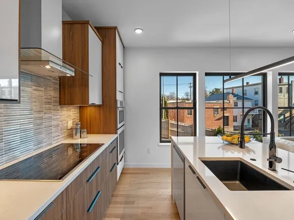 11 Boynton St #103, Swampscott, MA 01907