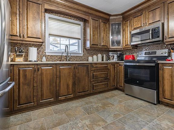 4th image of 12 Aspen Road