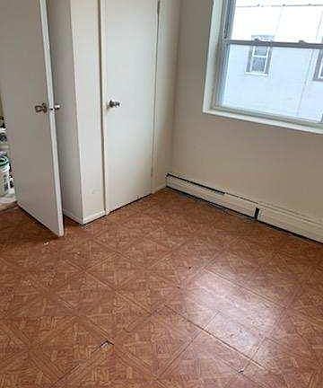 3rd image of 500 Westbury Ave