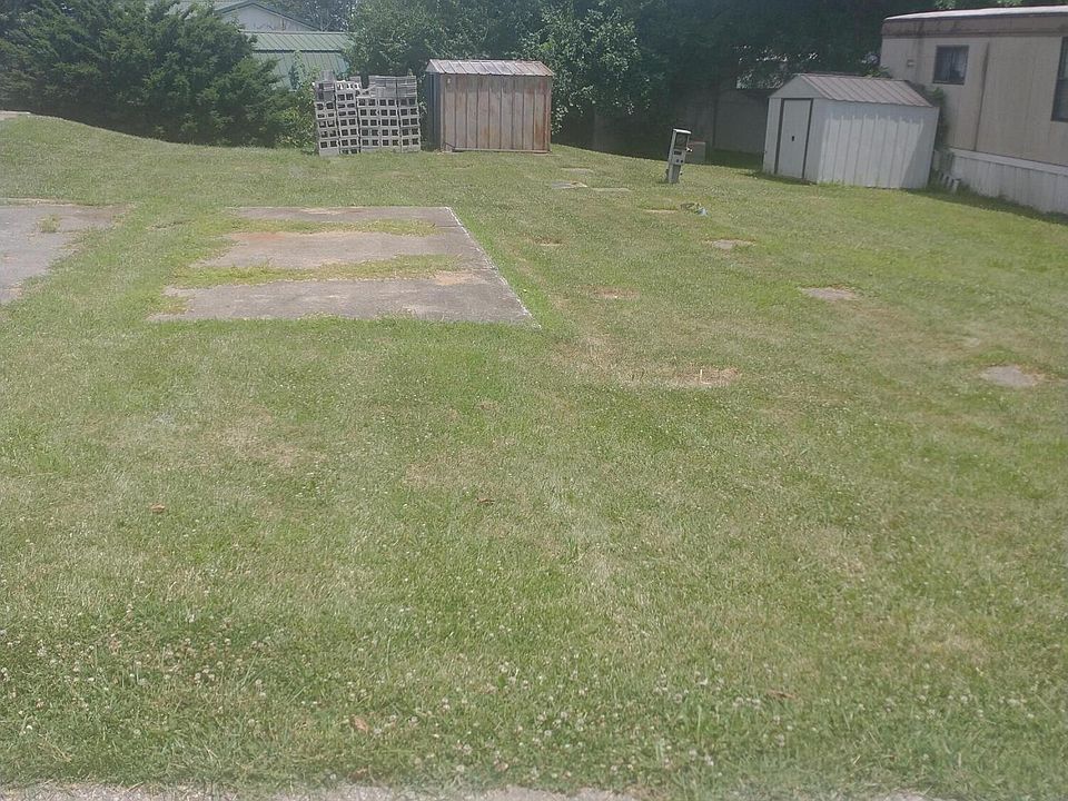 2nd image of 735 Williamsburg Dr