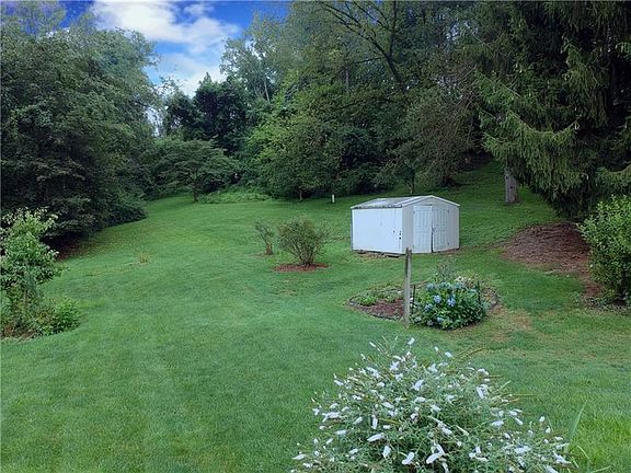 3rd image of 165 Holiday Park Dr