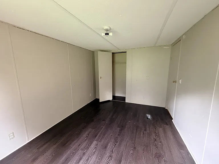 147 Phillips Ln — Photo 8