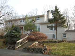 130 Oakridge Ln, Watchung, NJ 07069
