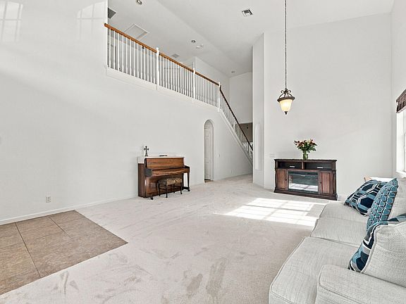 3rd image of 908 SE Fleming Way
