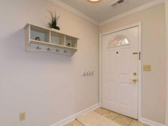 3rd image of 6924 Fairfax Dr Unit 204