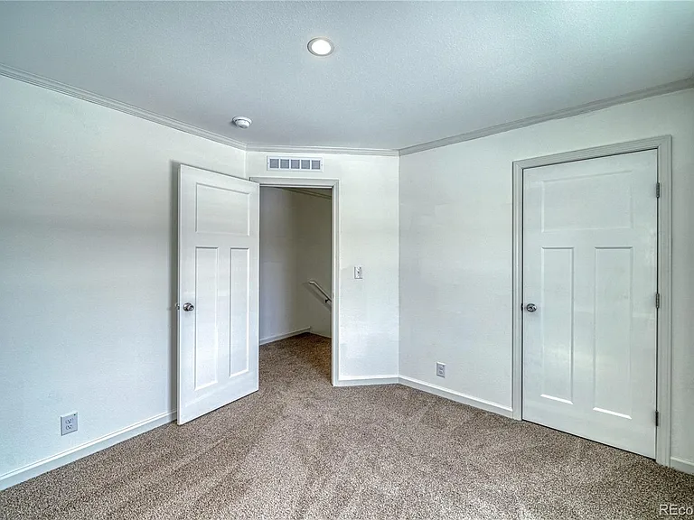 902 W 6th St — Photo 19