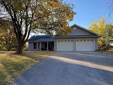 1st image of 115 Hillcrest Cir