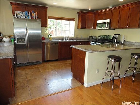 4th image of 7707 Abaline Way