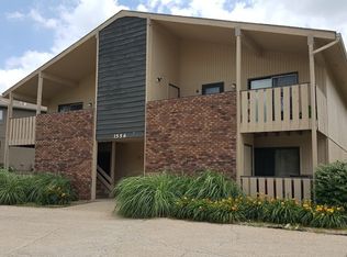 1618 SW Chelsea Dr #1532-33, Topeka, KS 66604