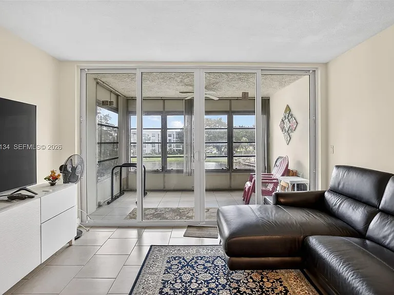 9330 Lagoon Pl #307 — Photo 16