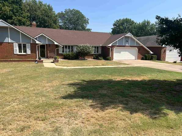 2410 Estates Dr, Arkansas City, KS 67005